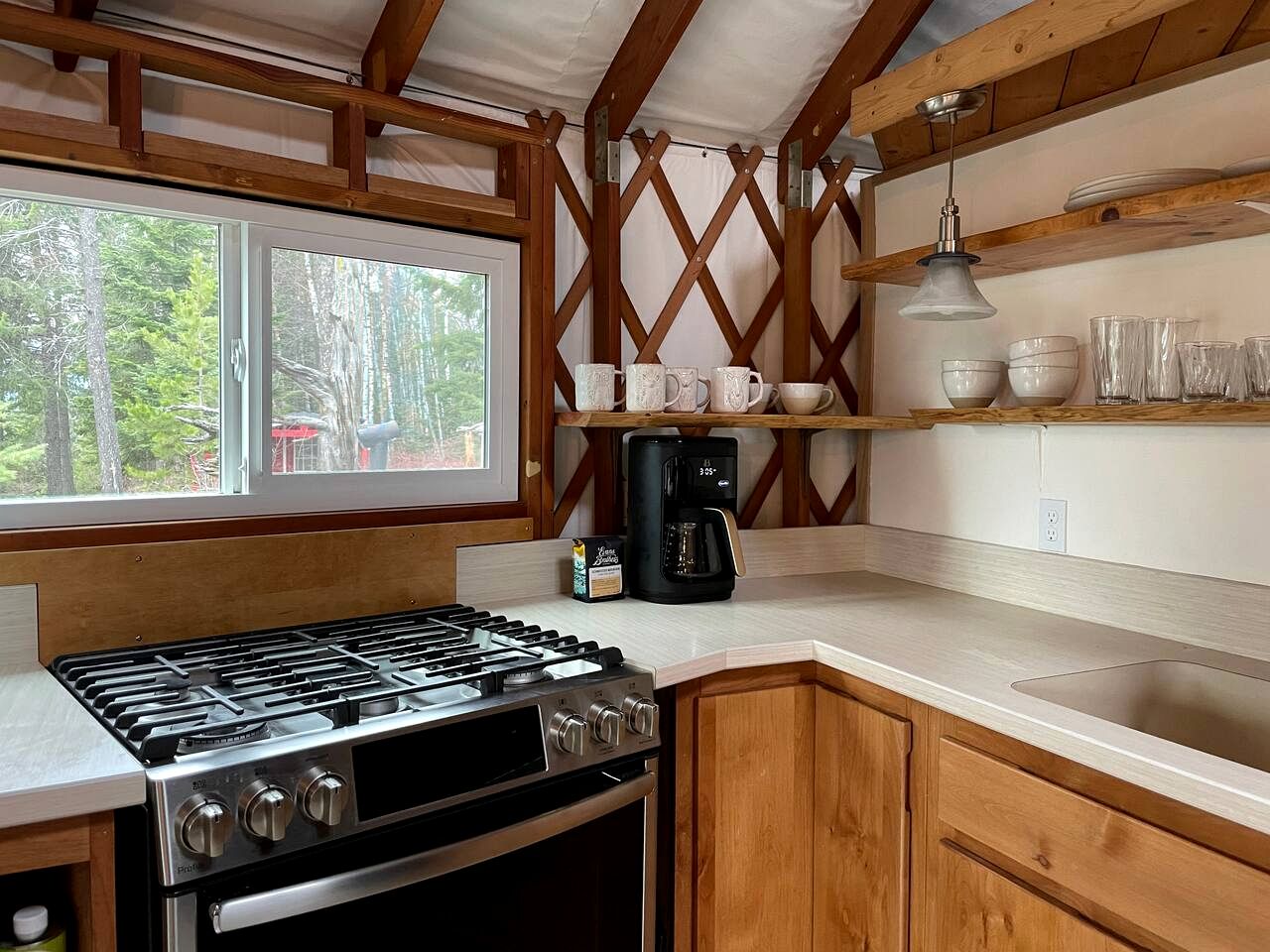 Cozy Mountain Yurt with Panoramic Views near Selkirk Mountains, Sandpoint Idaho