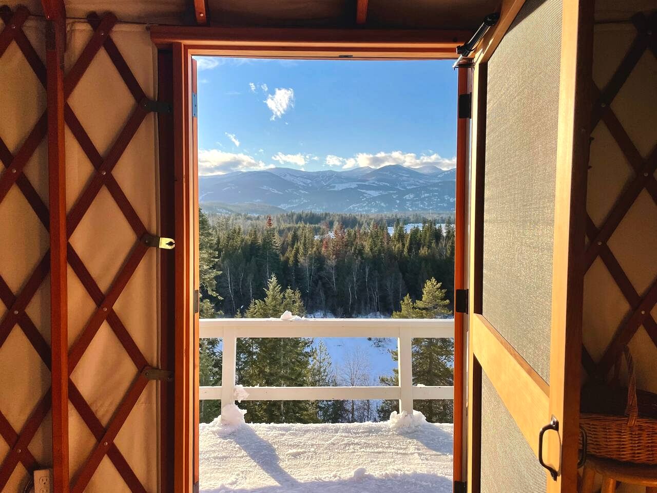 Cozy Mountain Yurt with Panoramic Views near Selkirk Mountains, Sandpoint Idaho