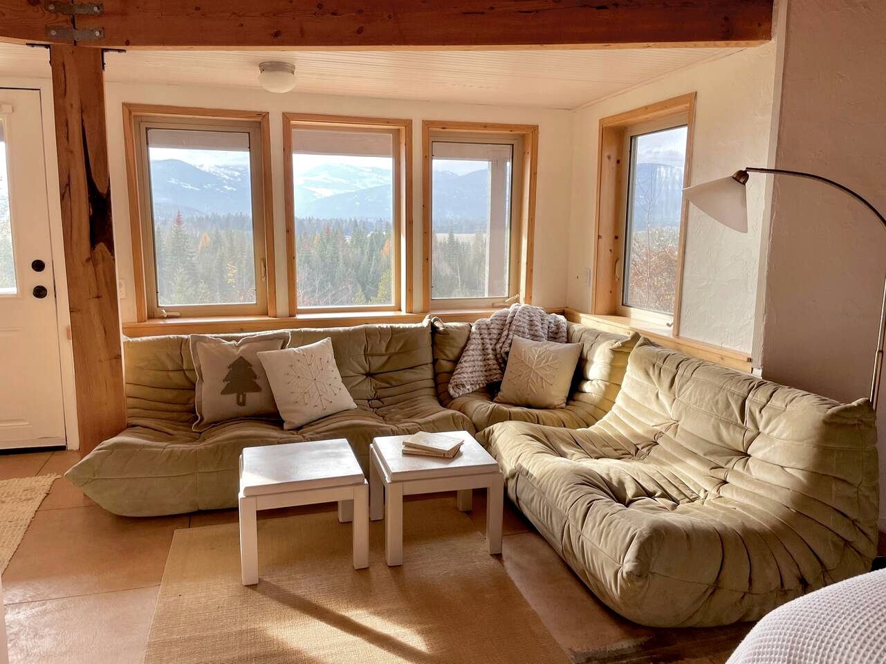 Cozy Mountain Yurt with Panoramic Views near Selkirk Mountains, Sandpoint Idaho