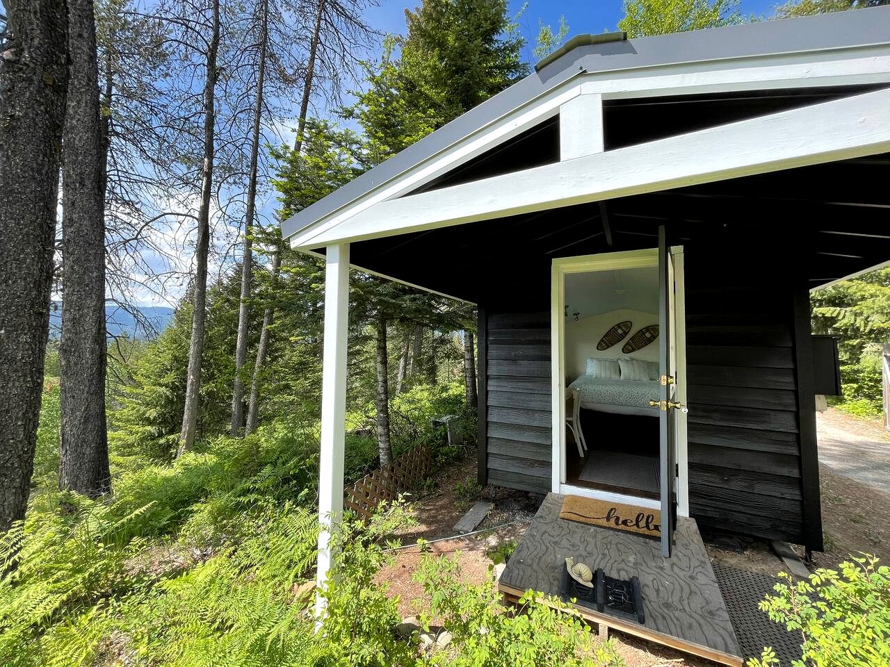 Cozy Mountain Yurt with Panoramic Views near Selkirk Mountains, Sandpoint Idaho