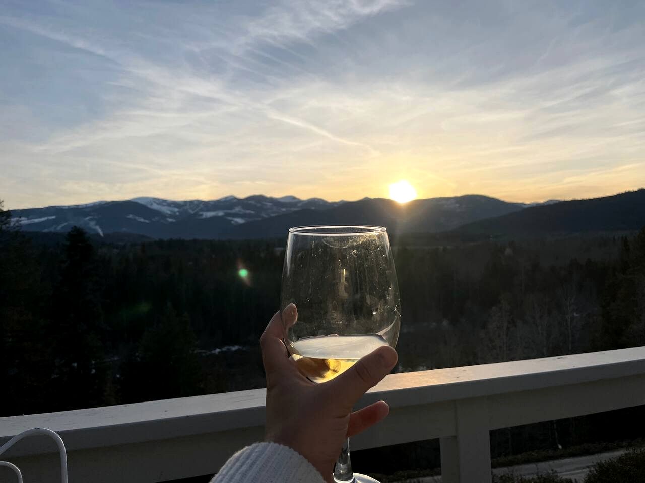 Cozy Mountain Yurt with Panoramic Views near Selkirk Mountains, Sandpoint Idaho