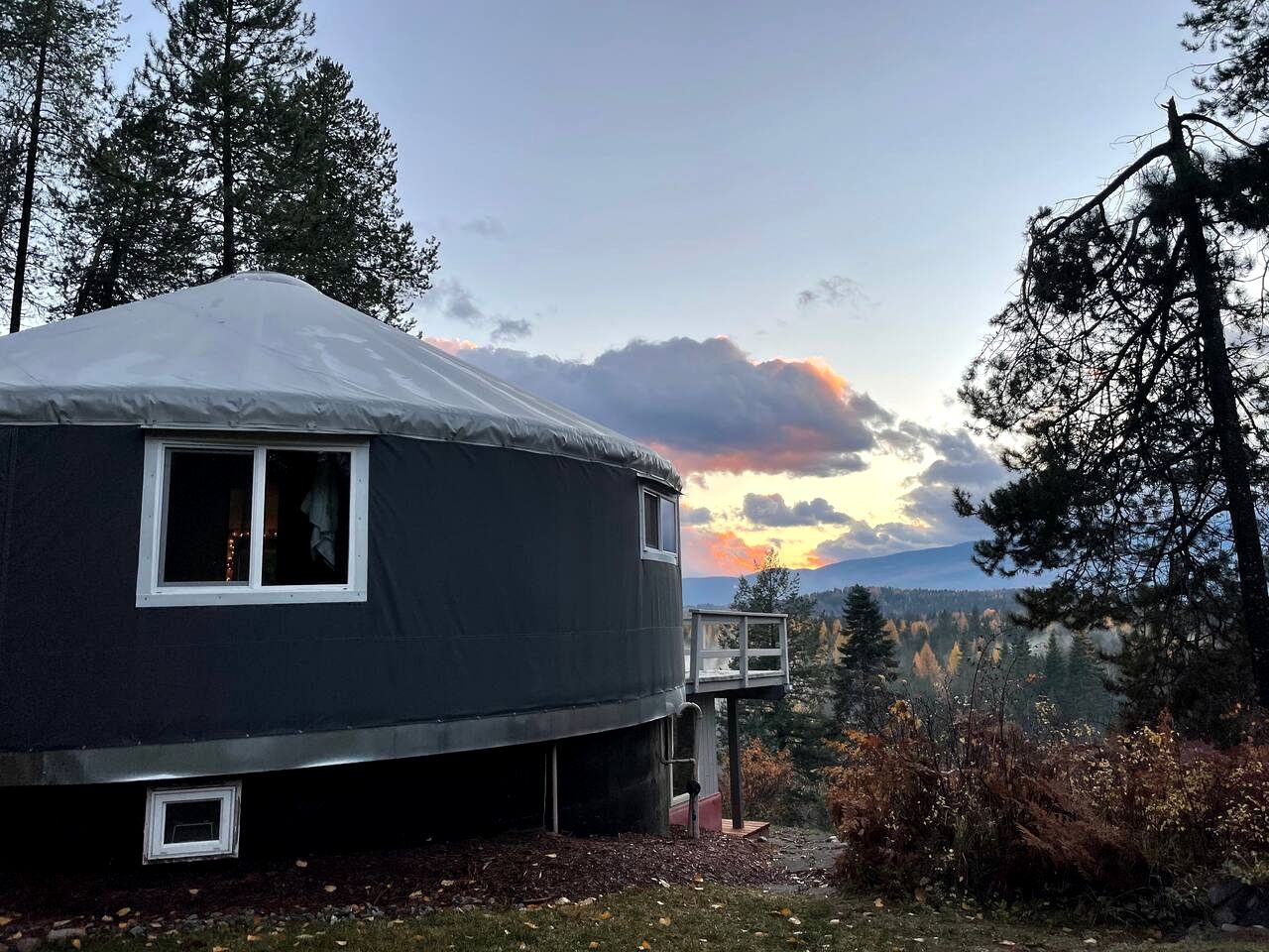 Cozy Mountain Yurt with Panoramic Views near Selkirk Mountains, Sandpoint Idaho
