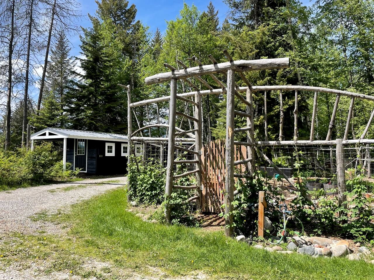 Cozy Mountain Yurt with Panoramic Views near Selkirk Mountains, Sandpoint Idaho