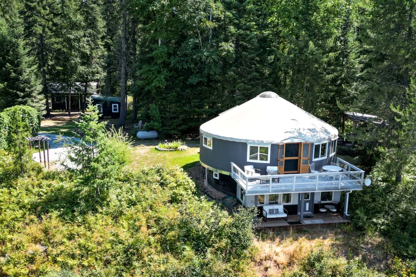 Cozy Mountain Yurt with Panoramic Views near Selkirk Mountains, Sandpoint Idaho