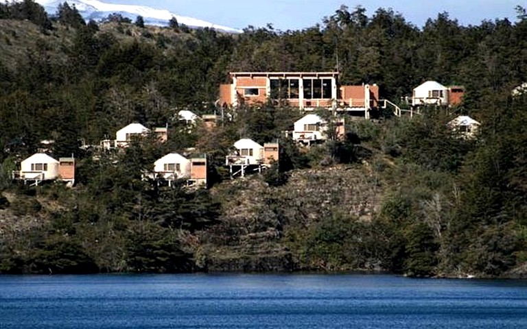 Yurts (Torres del Paine, Magallanes, Chile)