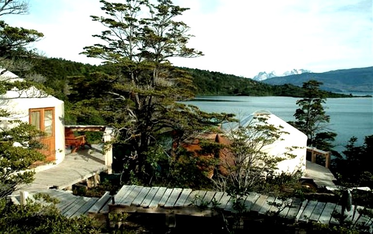 Yurts (Torres del Paine, Magallanes, Chile)