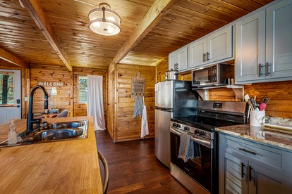 Magnific Secluded Cabin with Hot-tub in Mentone, Alabama photo 2