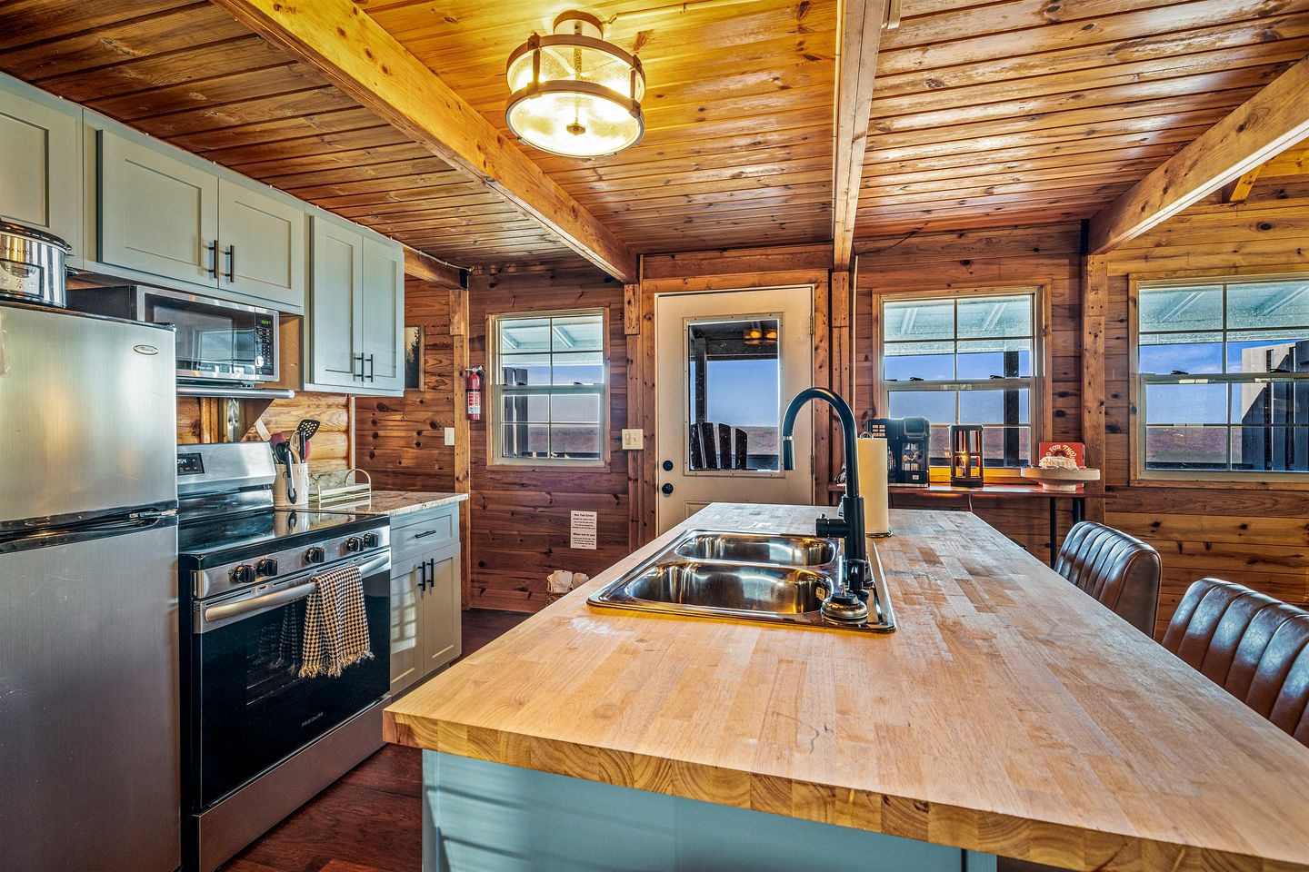 Magnific Secluded Cabin with Hot-tub in Mentone, Alabama