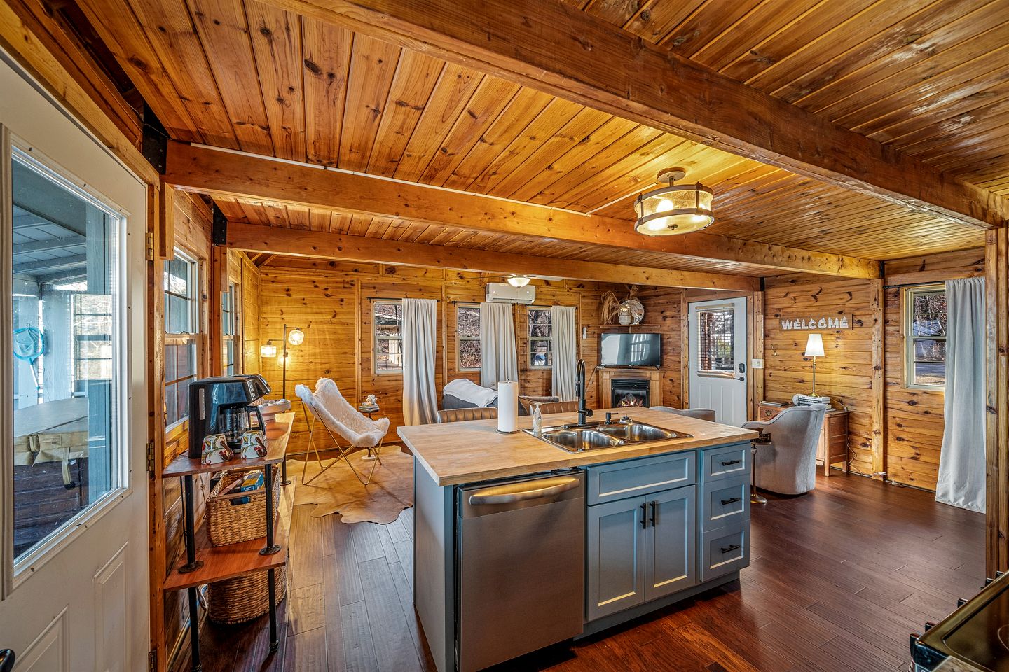 Magnific Secluded Cabin with Hot-tub in Mentone, Alabama