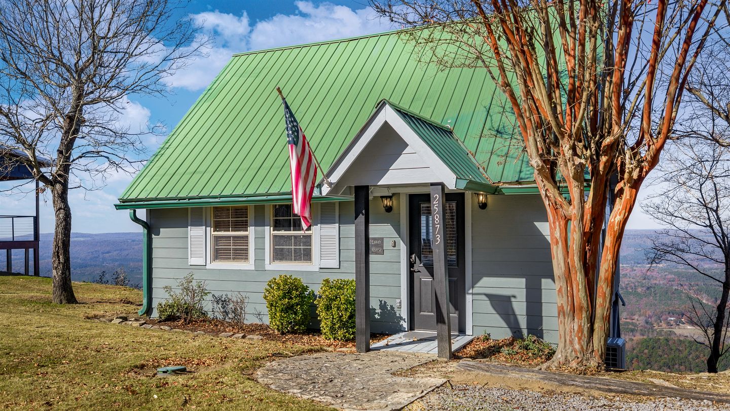 Magnific Secluded Cabin with Hot-tub in Mentone, Alabama