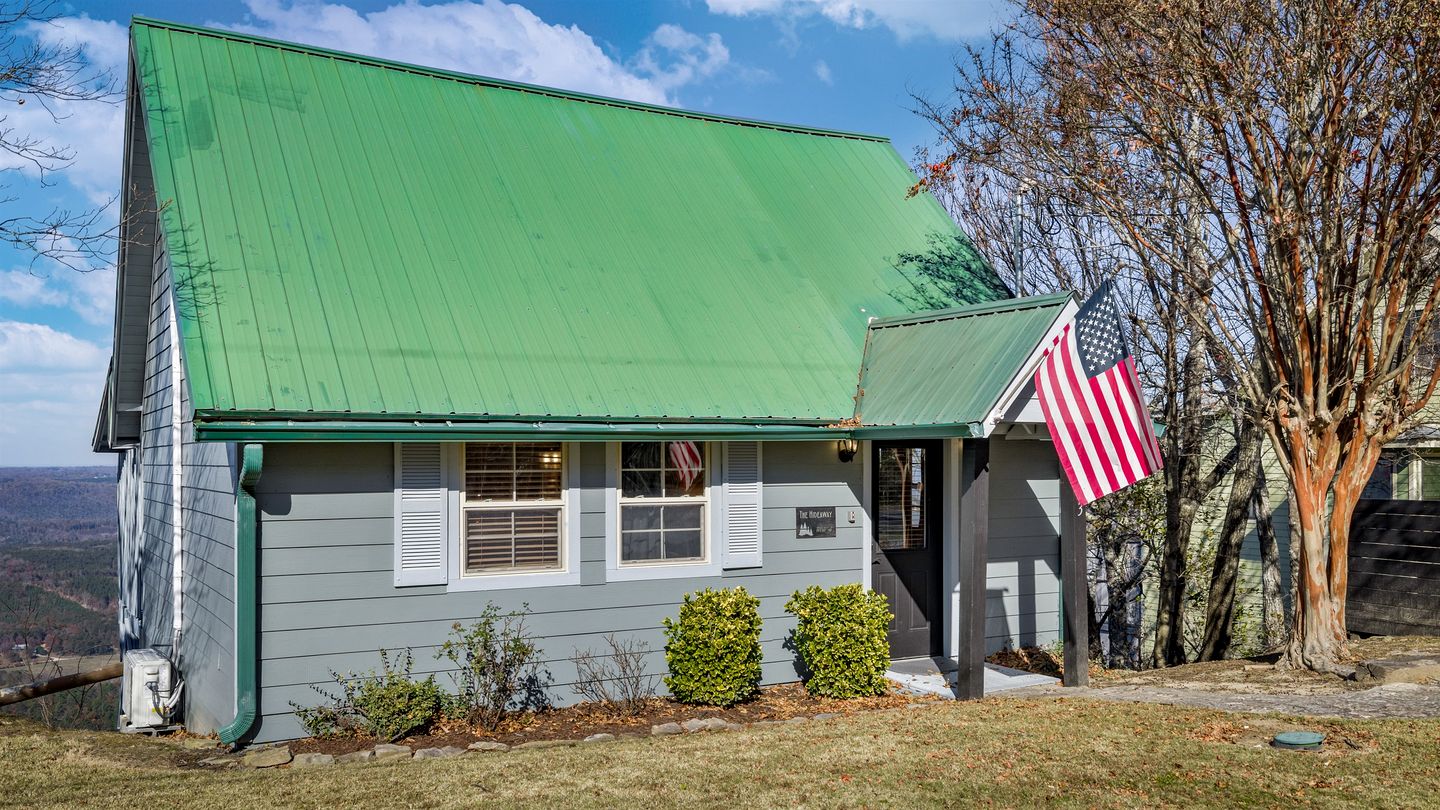 Magnific Secluded Cabin with Hot-tub in Mentone, Alabama