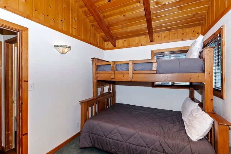 Cabins (United States of America, Big Bear Lake, California)