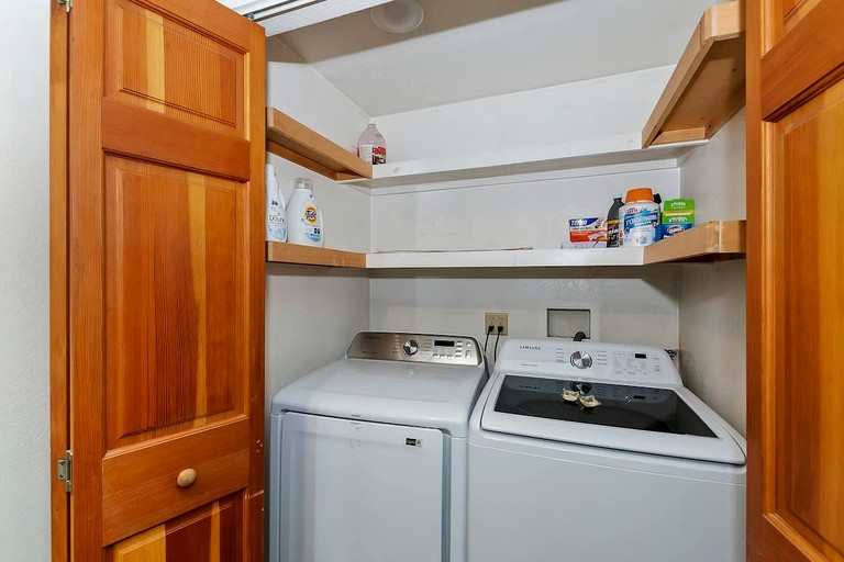 Cabins (United States of America, Big Bear Lake, California)