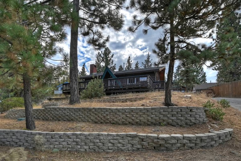 Cabins (United States of America, Big Bear Lake, California)