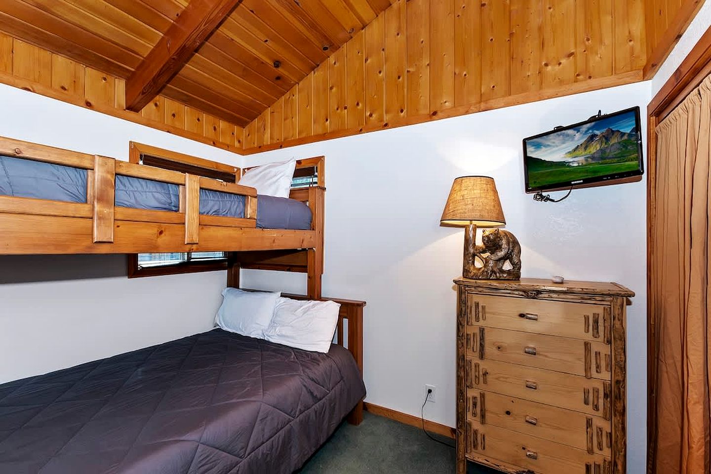 Magnificent Caboin with Hot-tub in Big Bear Lake, California