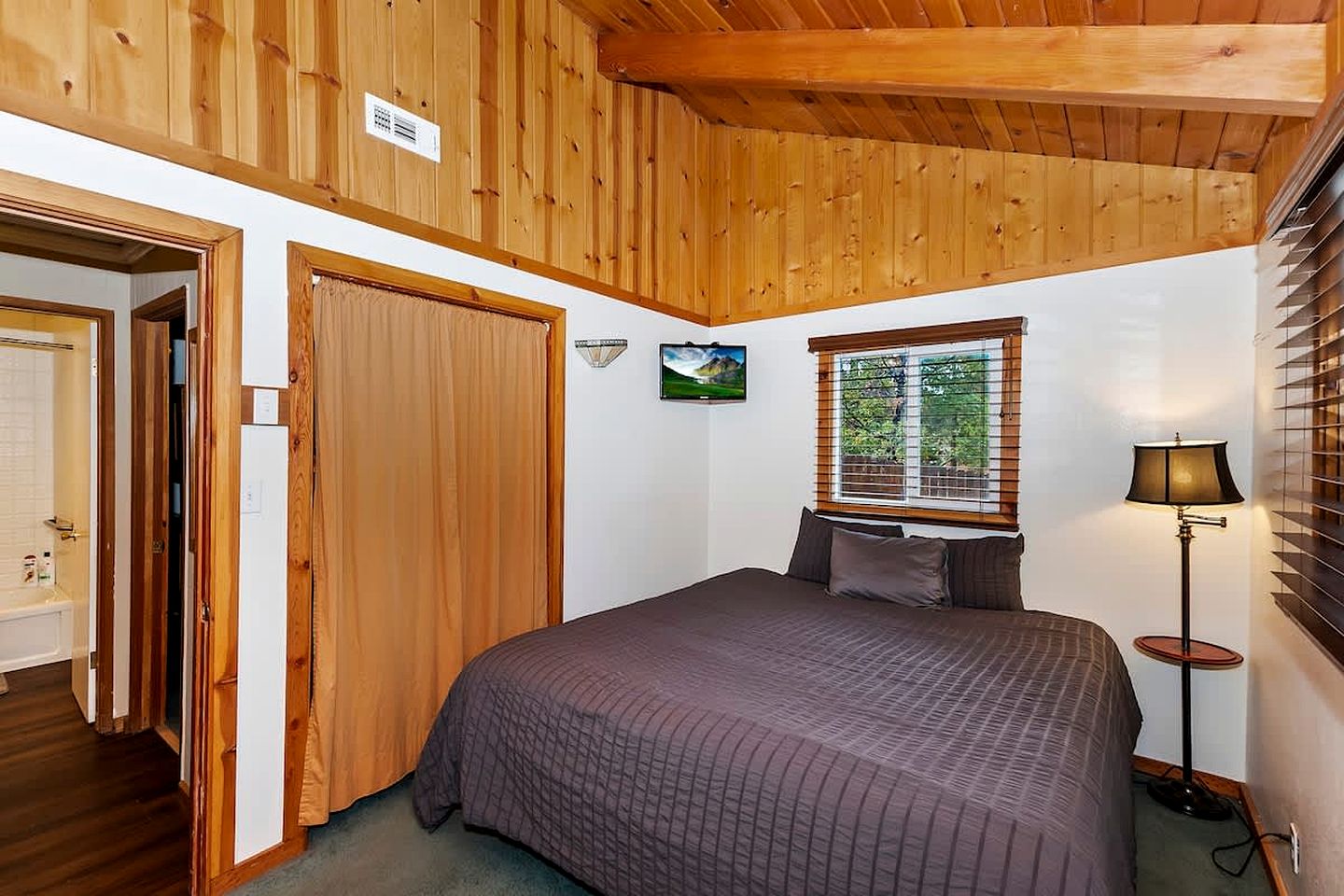 Magnificent Caboin with Hot-tub in Big Bear Lake, California