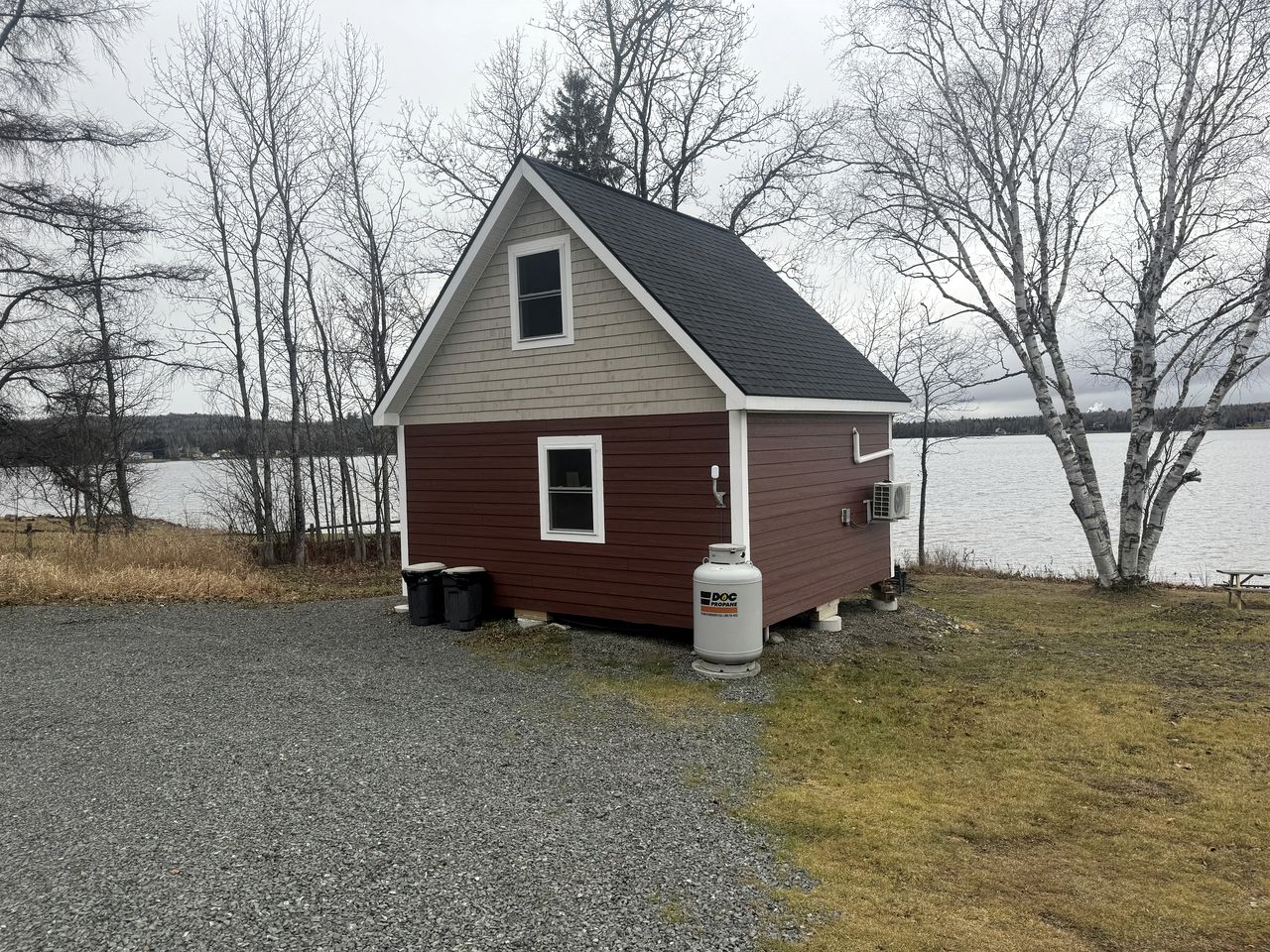 Cabins (United States of America, Portage Lake, Maine)