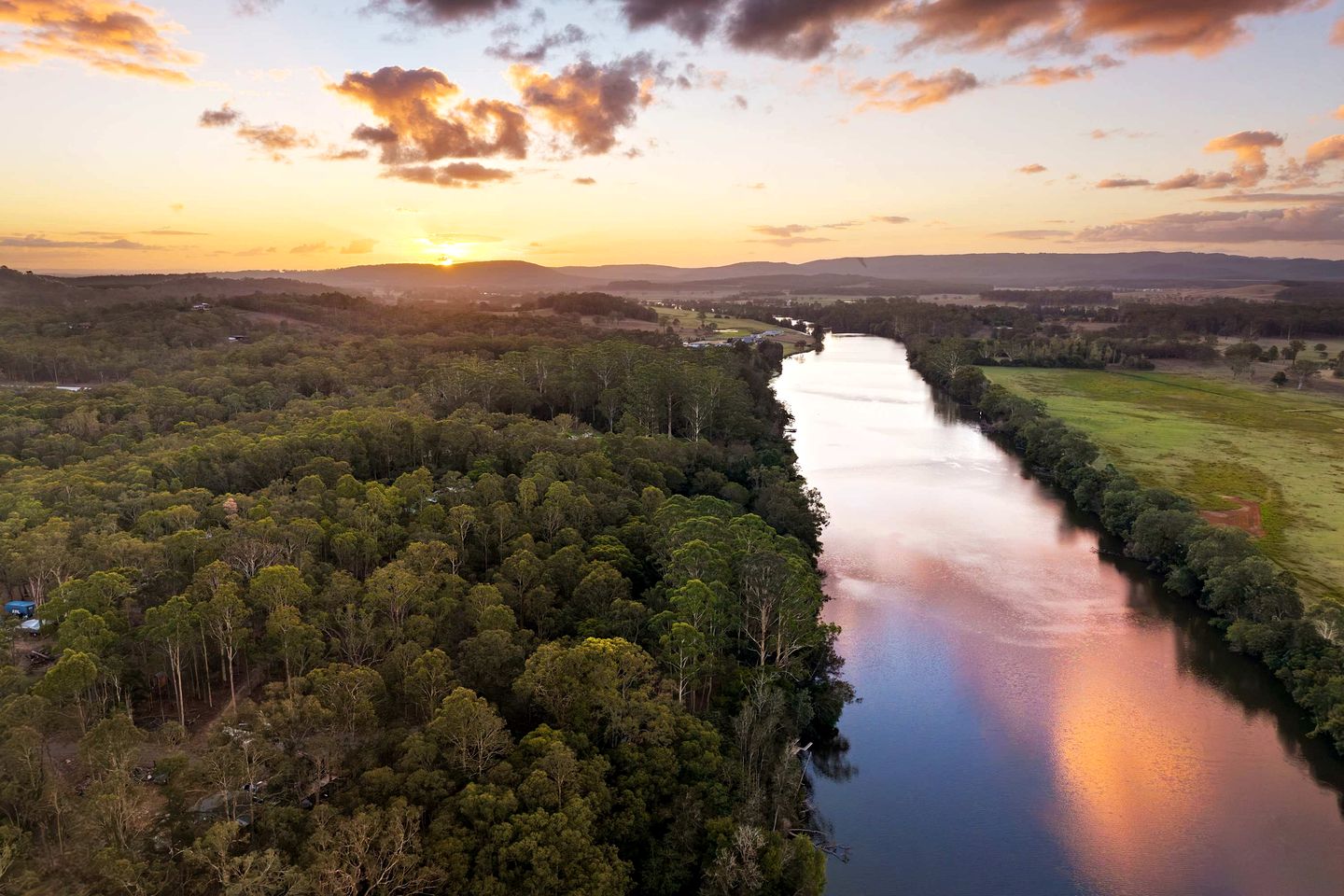 Magnificent Riverfront Tiny House with Fire Pit in Eagleton, New South Wales
