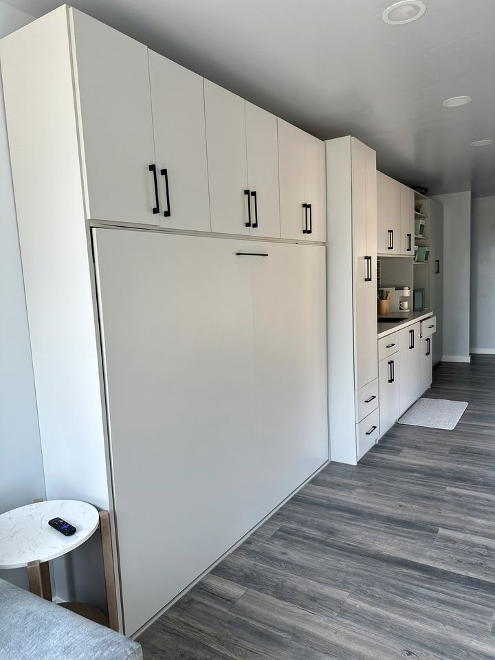 Charming Container Home with Hot Tub near Sardis Lake, Perfect for a Romantic Glamping Getaway