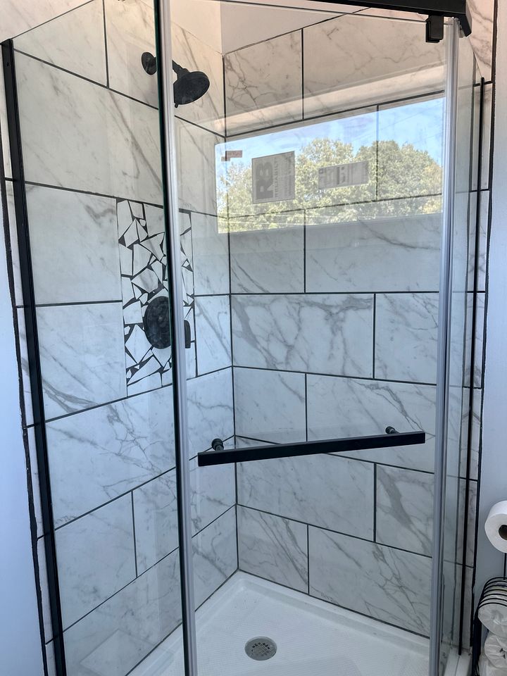 Charming Container Home with Hot Tub near Sardis Lake, Perfect for a Romantic Glamping Getaway