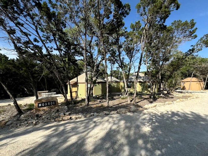 Cabins (United States of America, Canyon Lake, Texas)