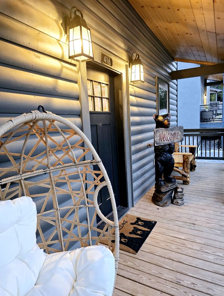 Spectacular Luxury Cabin with Indoor Pool, Hot Tub, and Game Room in Pigeon Forge, Tennessee