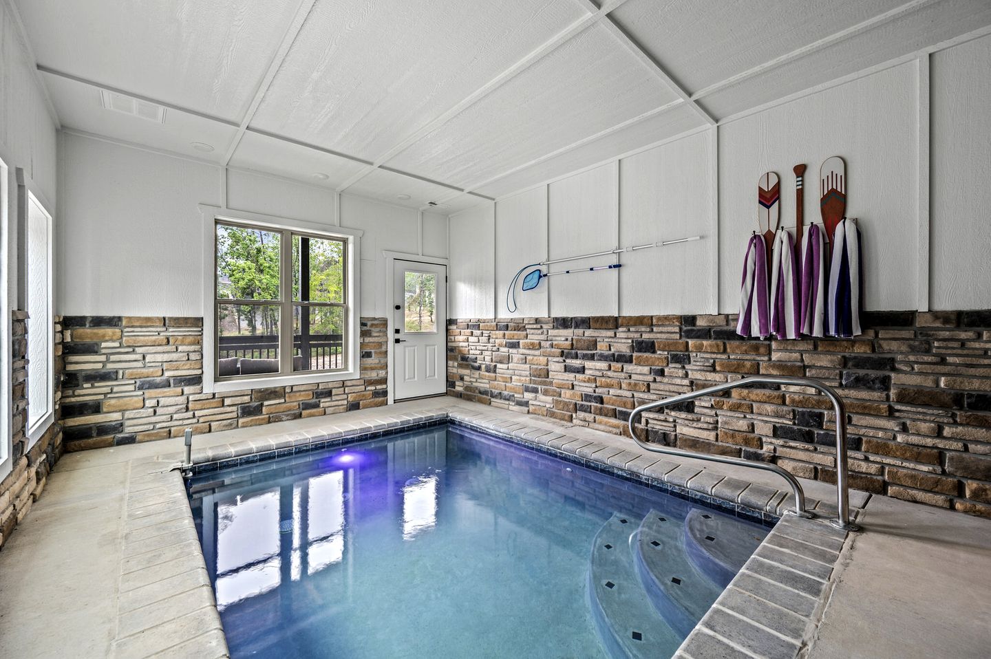 Spectacular Luxury Cabin with Indoor Pool, Hot Tub, and Game Room in Pigeon Forge, Tennessee