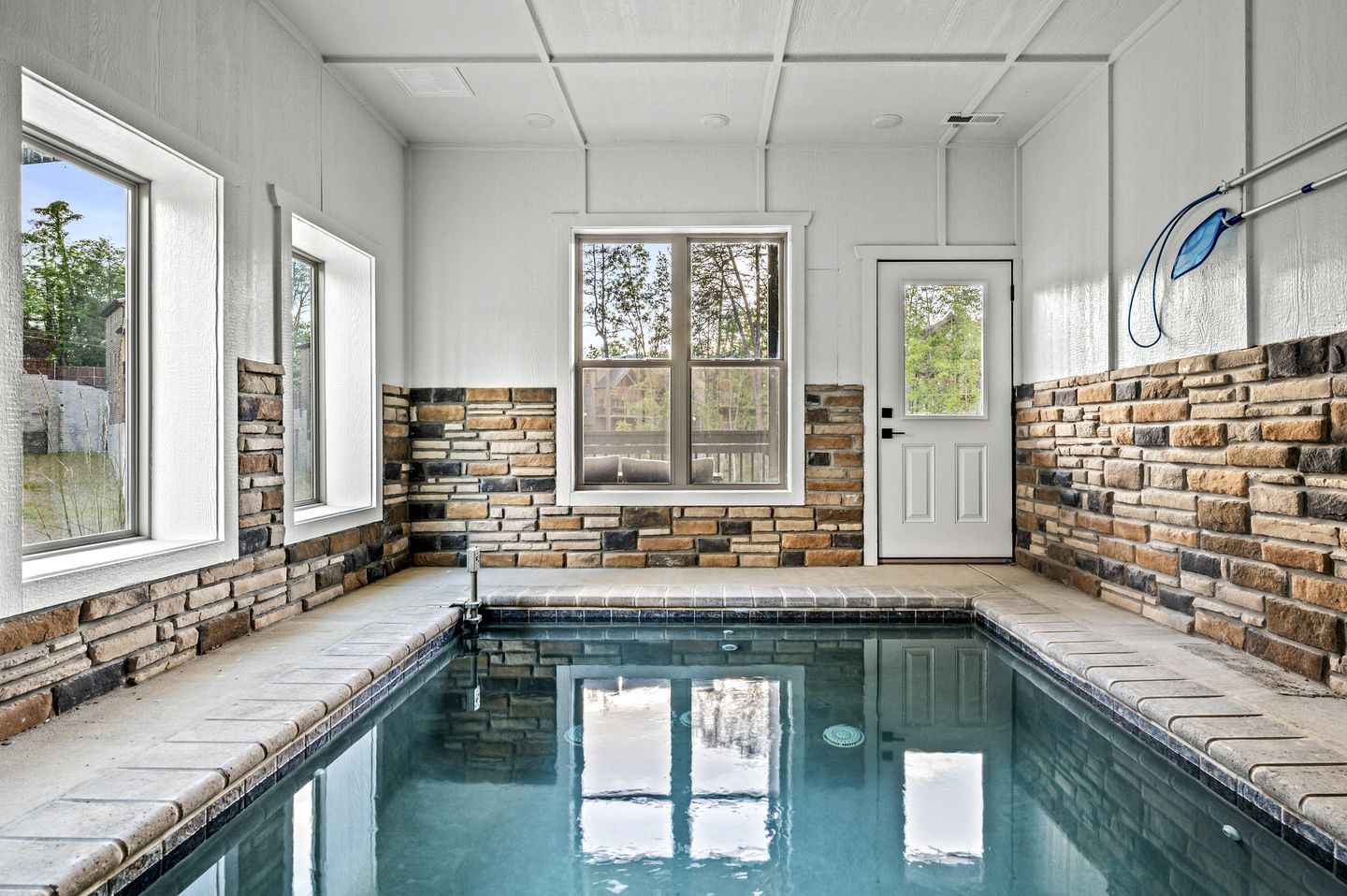 Spectacular Luxury Cabin with Indoor Pool, Hot Tub, and Game Room in Pigeon Forge, Tennessee
