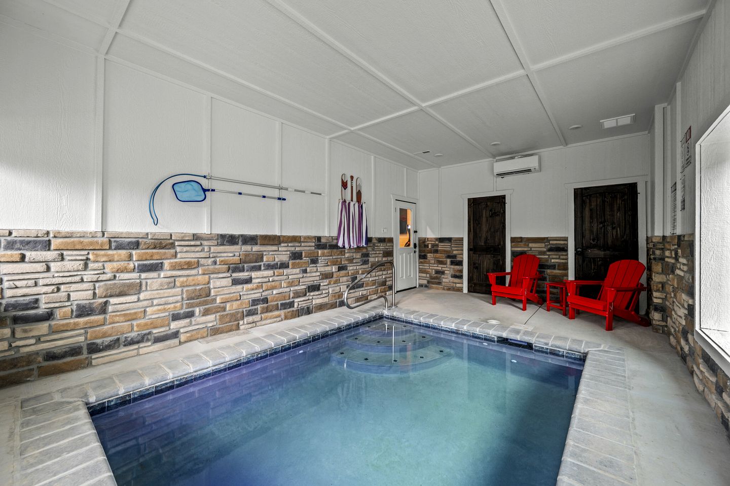 Spectacular Luxury Cabin with Indoor Pool, Hot Tub, and Game Room in Pigeon Forge, Tennessee