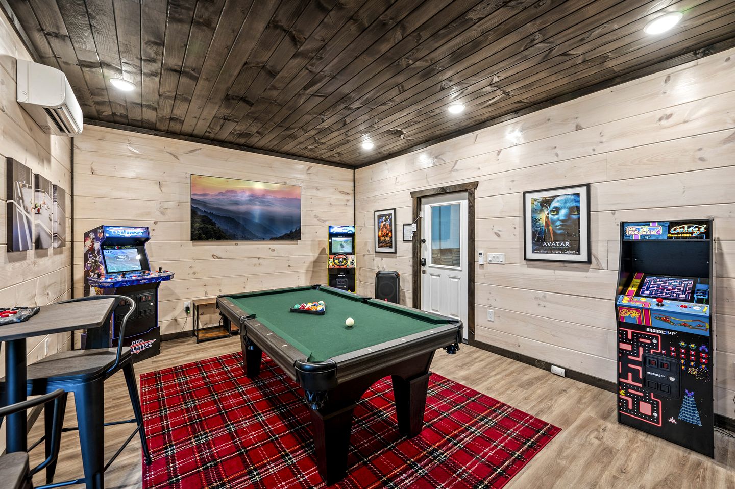 Spectacular Luxury Cabin with Indoor Pool, Hot Tub, and Game Room in Pigeon Forge, Tennessee