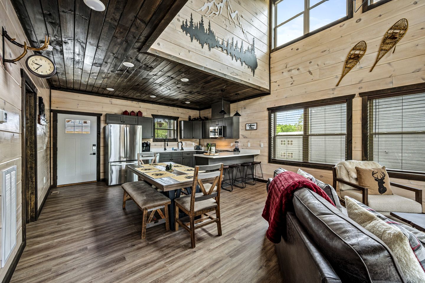 Spectacular Luxury Cabin with Indoor Pool, Hot Tub, and Game Room in Pigeon Forge, Tennessee