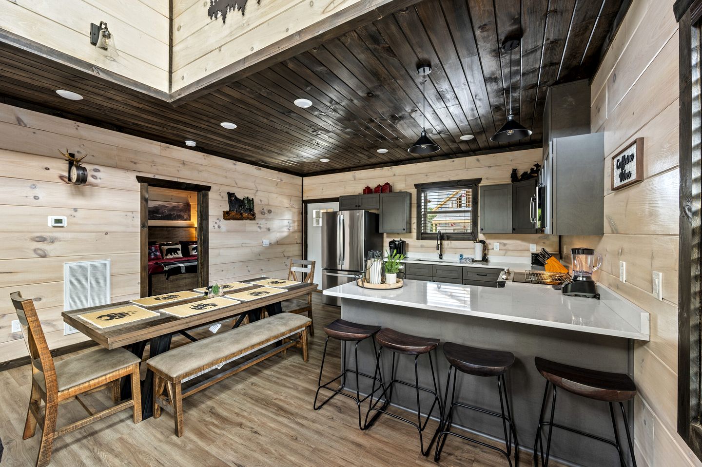 Spectacular Luxury Cabin with Indoor Pool, Hot Tub, and Game Room in Pigeon Forge, Tennessee