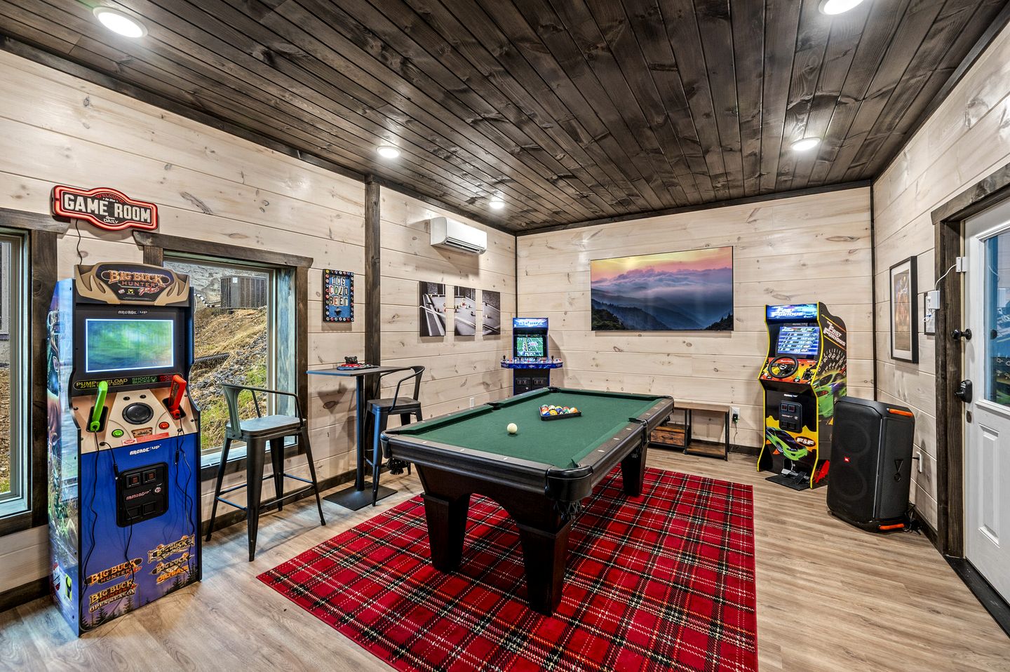 Spectacular Luxury Cabin with Indoor Pool, Hot Tub, and Game Room in Pigeon Forge, Tennessee