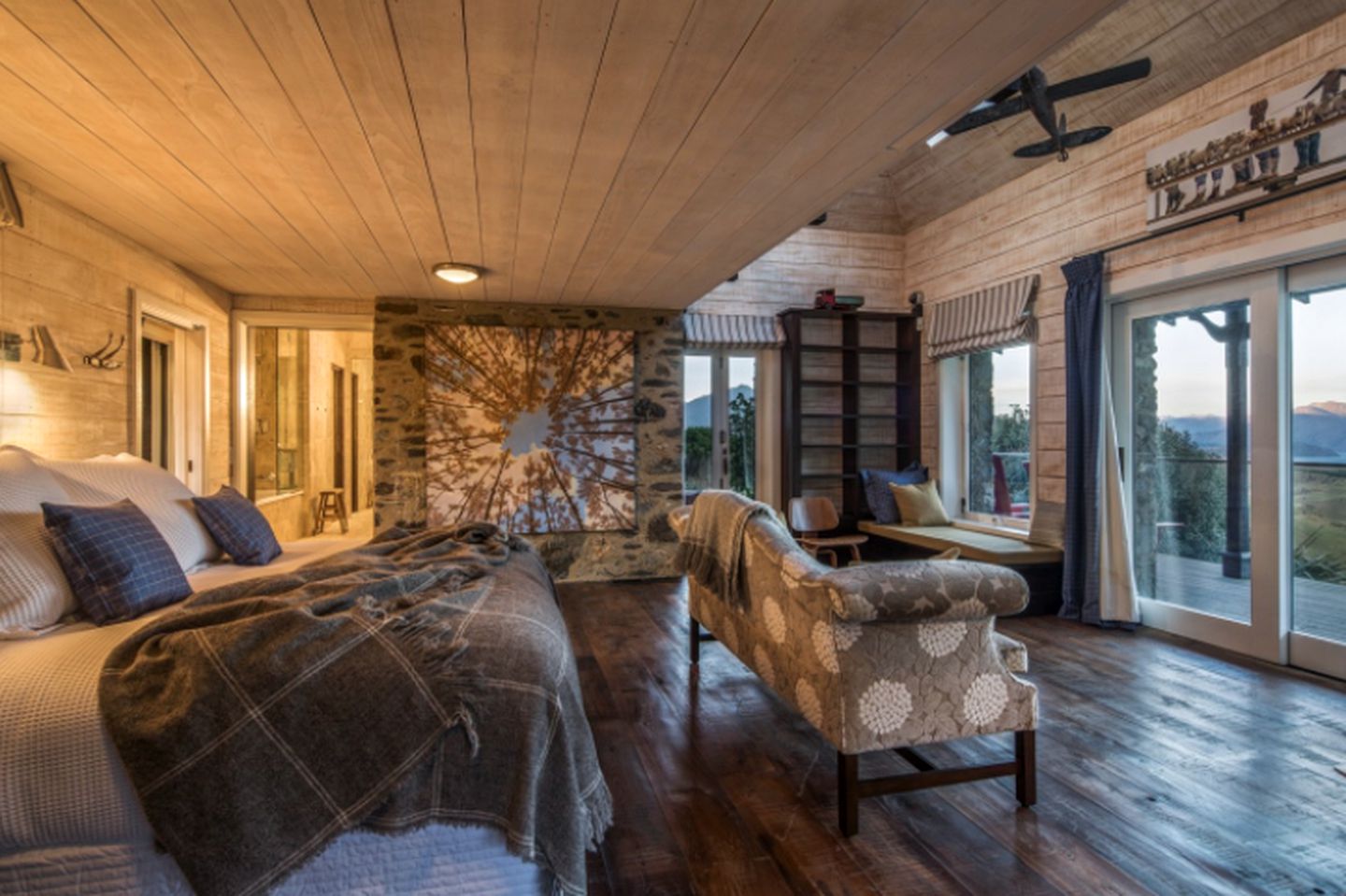 Romantic Suite Rental for Two with Mountain Views in Treble Cone, South Island