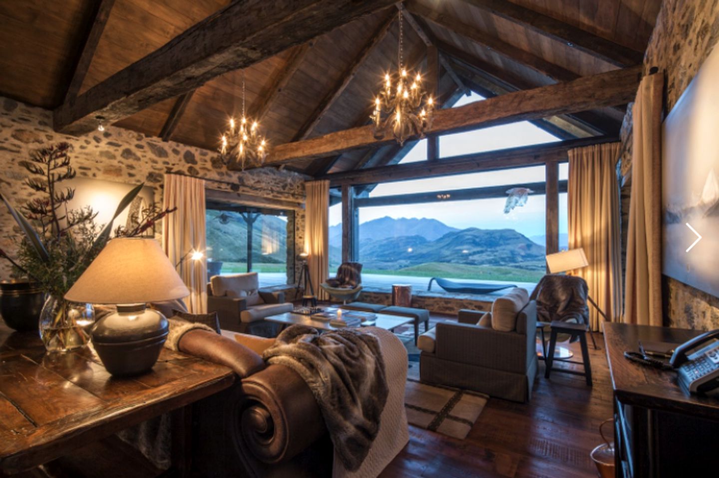 Romantic Suite Rental for Two with Mountain Views in Treble Cone, South Island