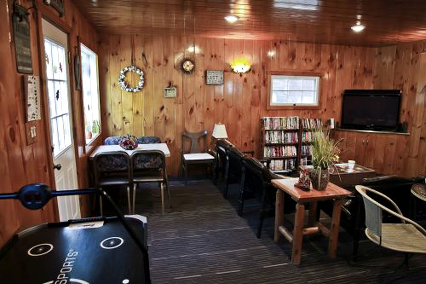 Fascinating Cabin with Foosball and Air Hockey Table in Carp Lake, Michigan