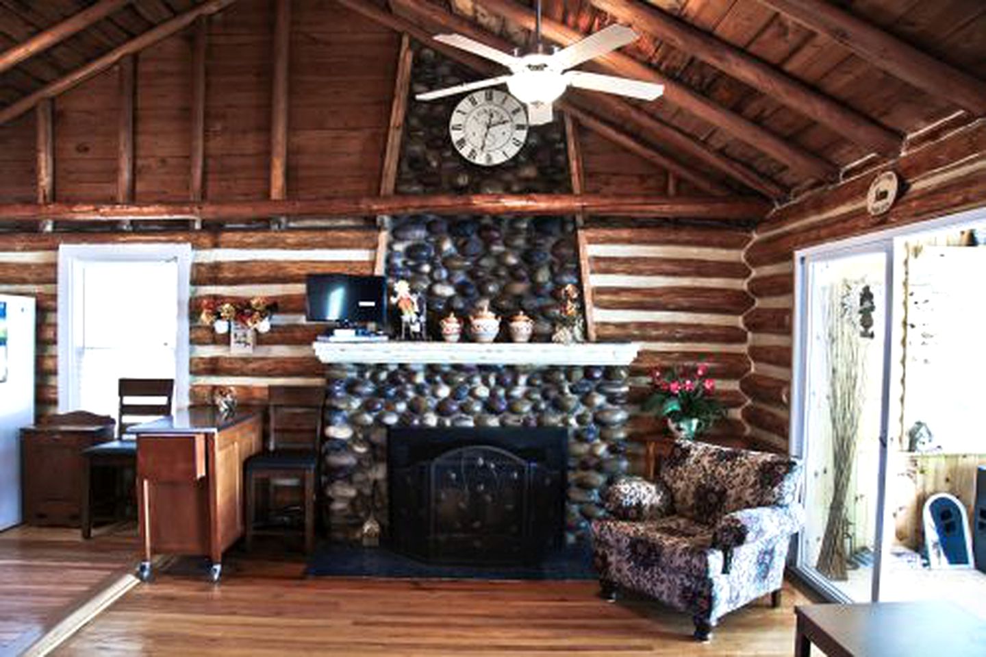 Fascinating Cabin with Foosball and Air Hockey Table in Carp Lake, Michigan