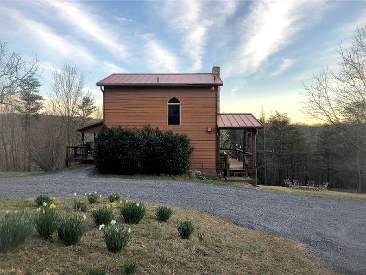 Pet-Friendly Cabin Rental near Berkeley Springs, West Virginia