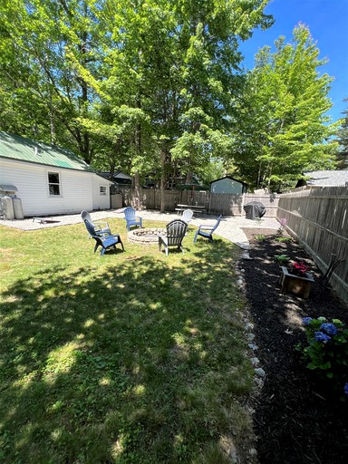 Cabins (United States of America, Sebago, Maine)