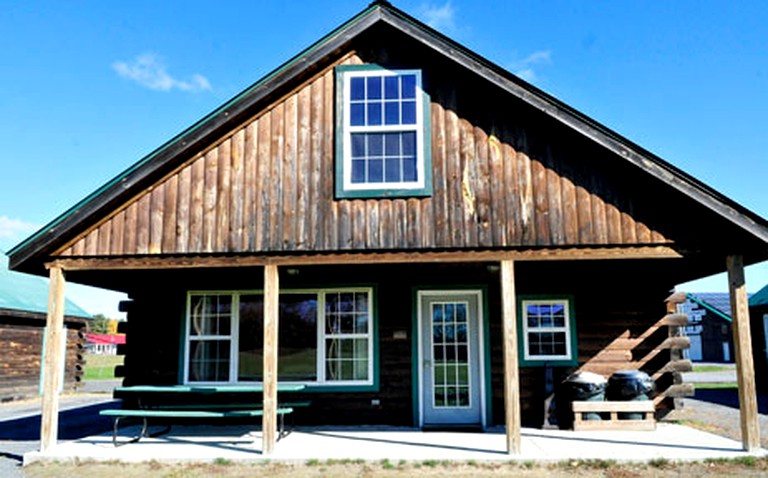 Cabins (Bingham, Maine, United States)