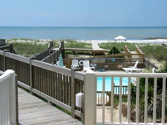 Beach Houses (Holden Beach, North Carolina, United States)