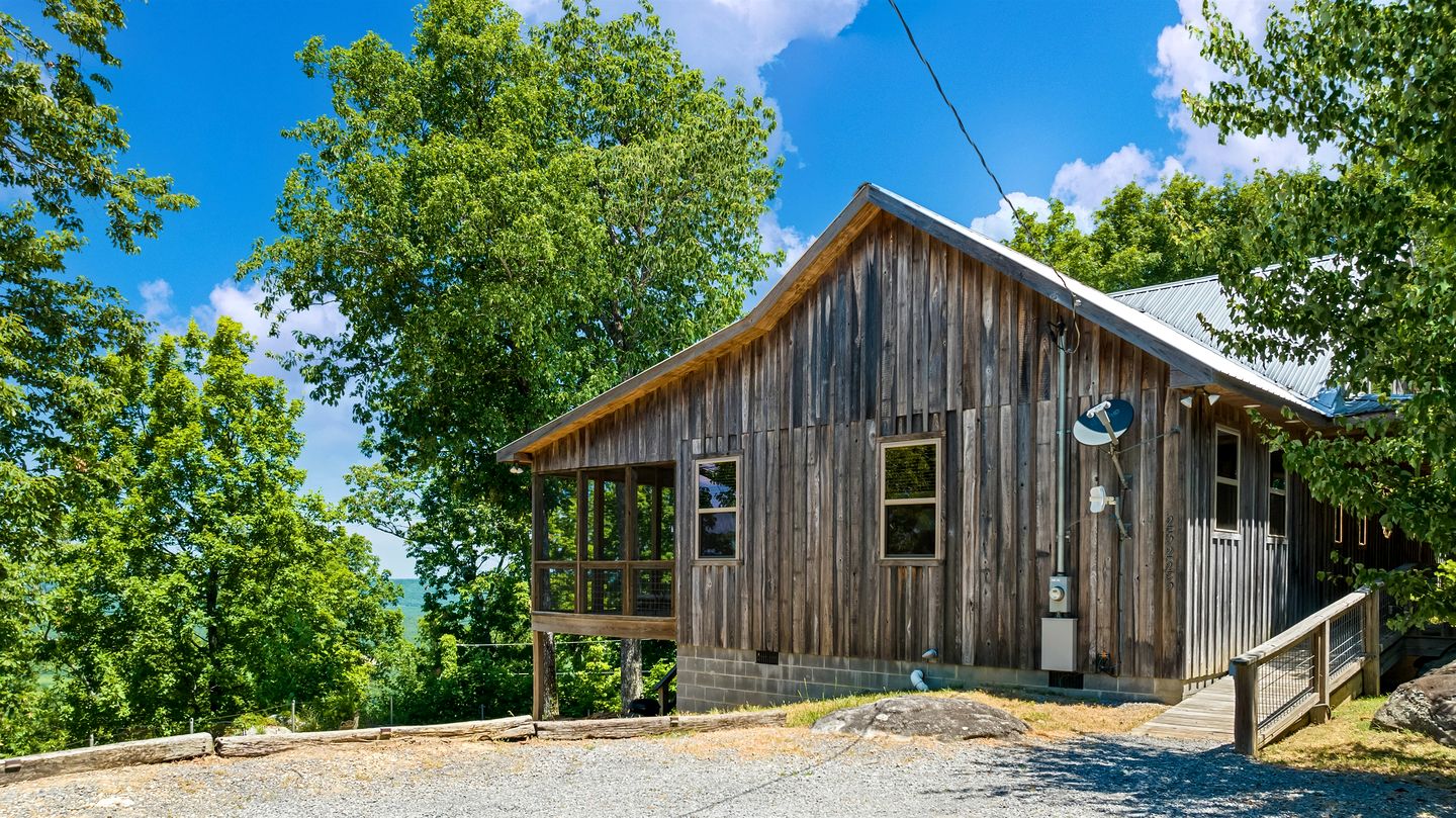Sundance Rock -Majestic Cottage with Open Living Spaces and Views in Mentone, Alabama