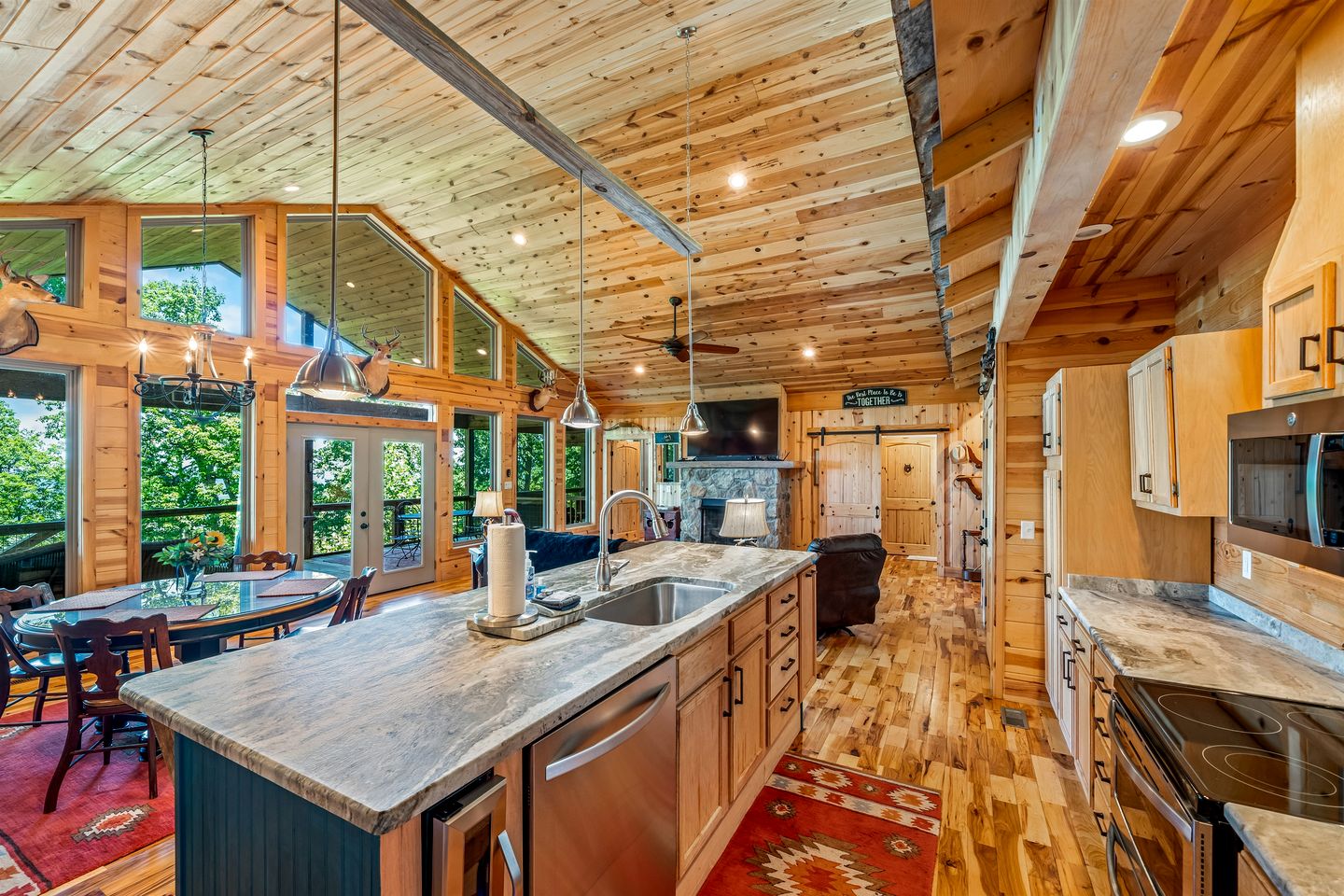 Sundance Rock -Majestic Cottage with Open Living Spaces and Views in Mentone, Alabama