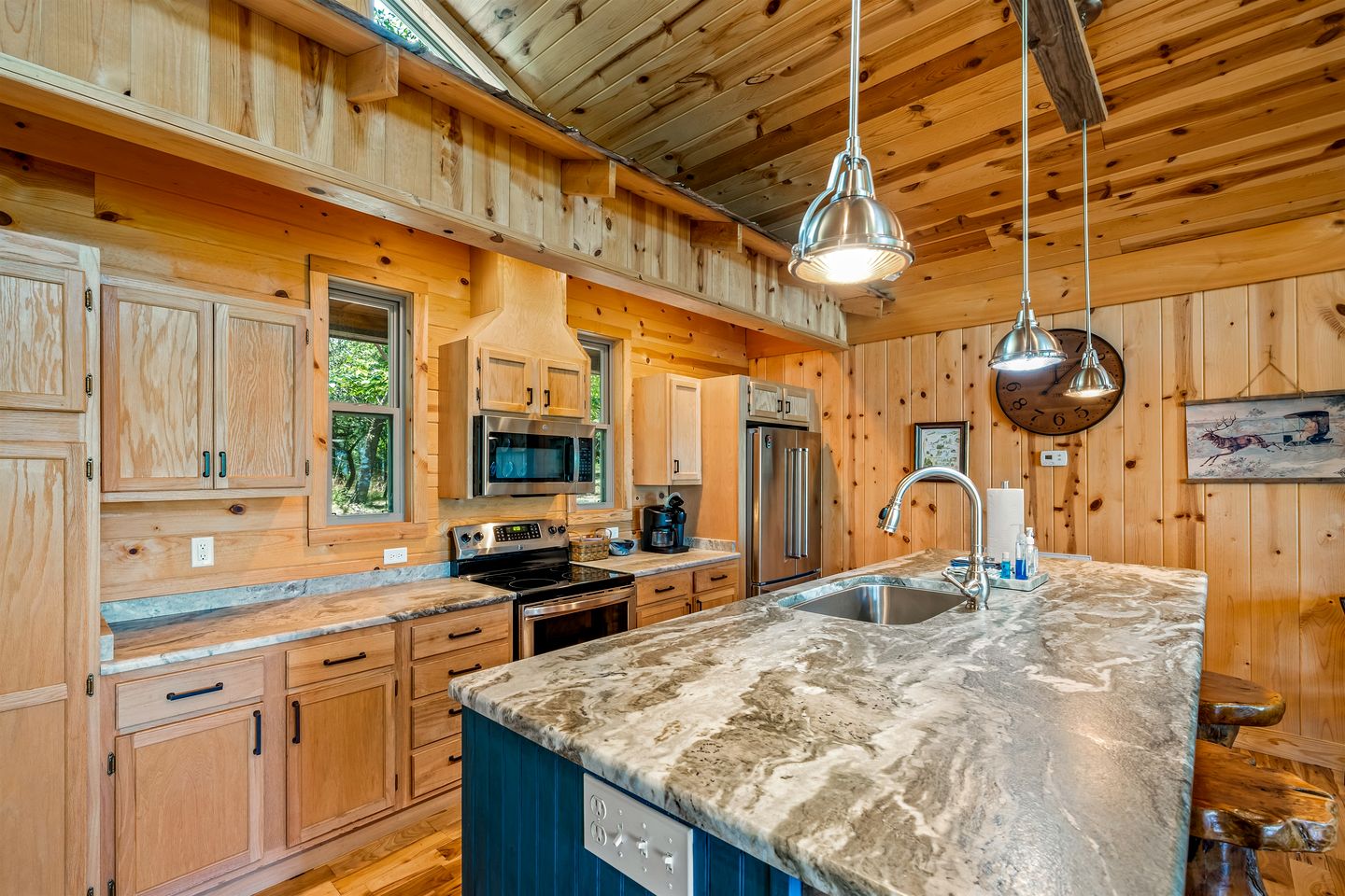 Sundance Rock -Majestic Cottage with Open Living Spaces and Views in Mentone, Alabama