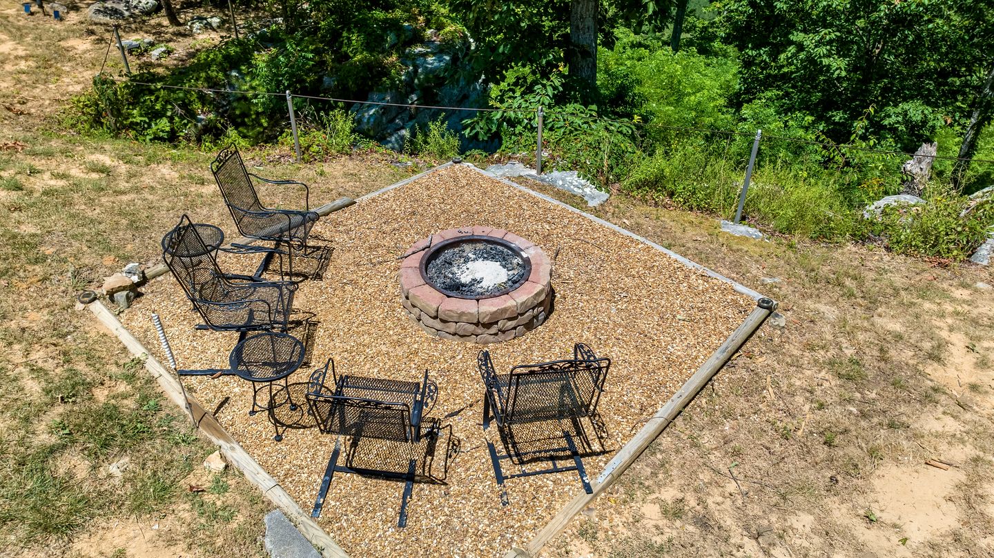 Sundance Rock -Majestic Cottage with Open Living Spaces and Views in Mentone, Alabama