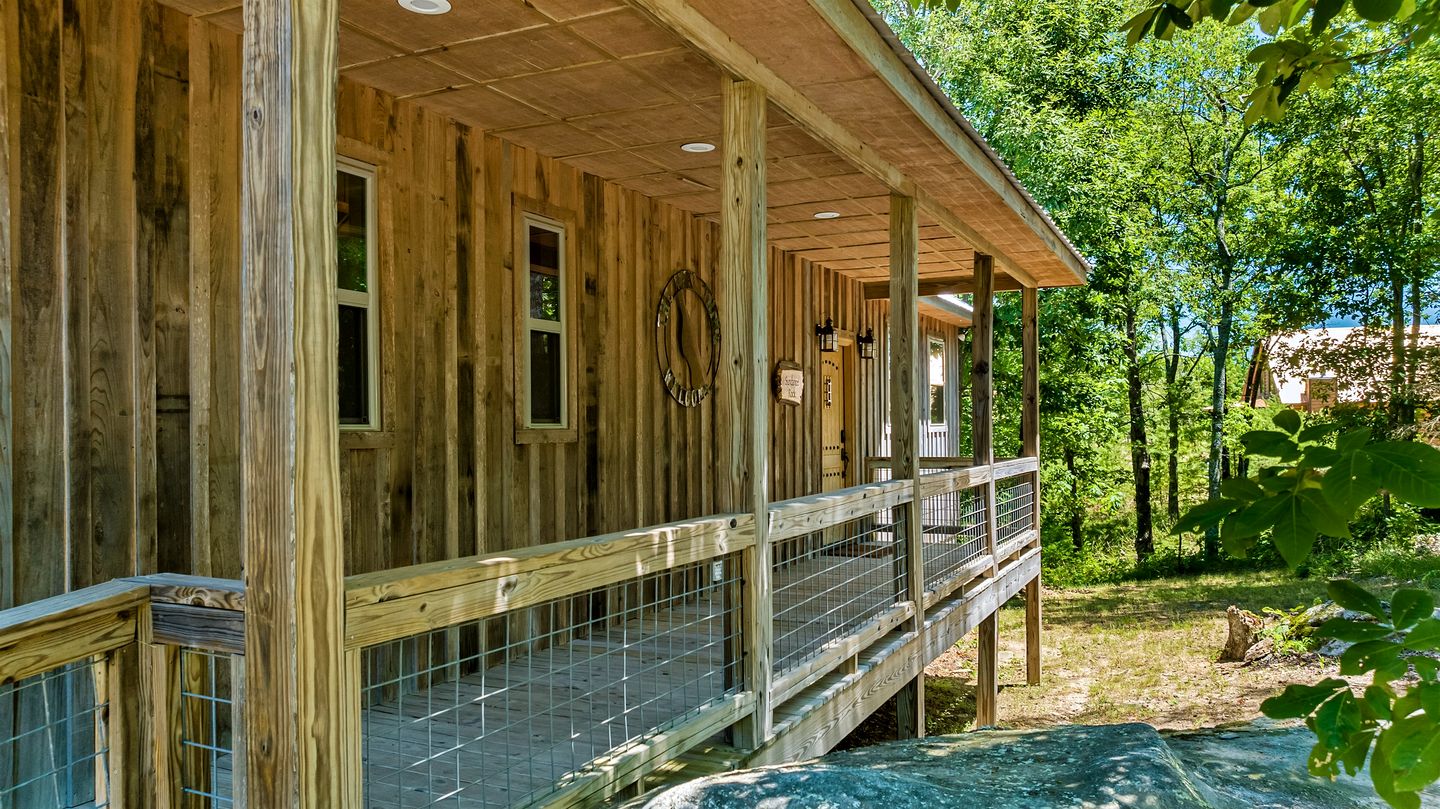 Sundance Rock -Majestic Cottage with Open Living Spaces and Views in Mentone, Alabama