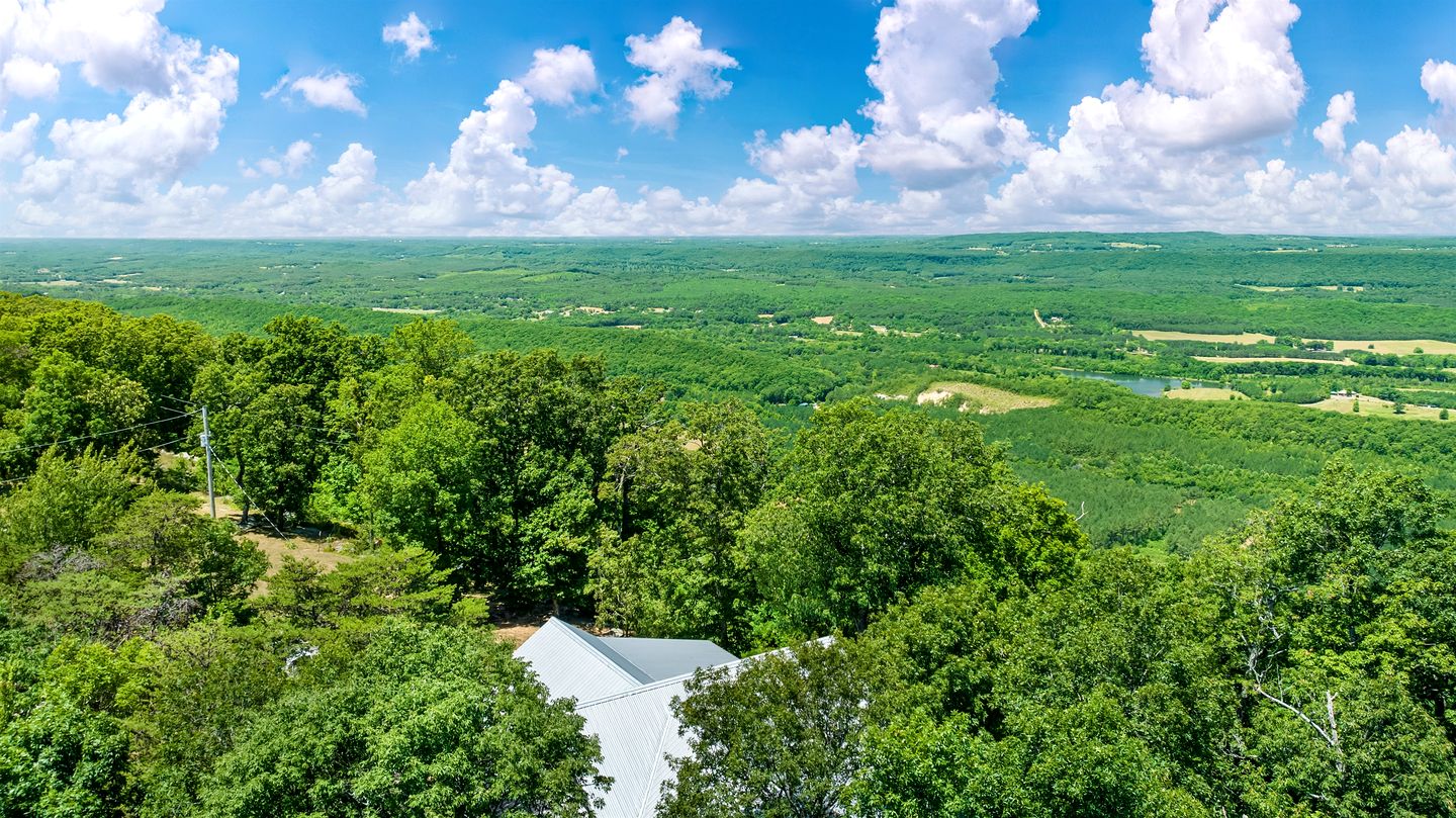 Sundance Rock -Majestic Cottage with Open Living Spaces and Views in Mentone, Alabama