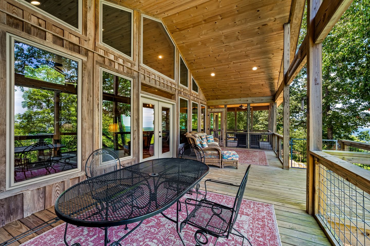 Sundance Rock -Majestic Cottage with Open Living Spaces and Views in Mentone, Alabama
