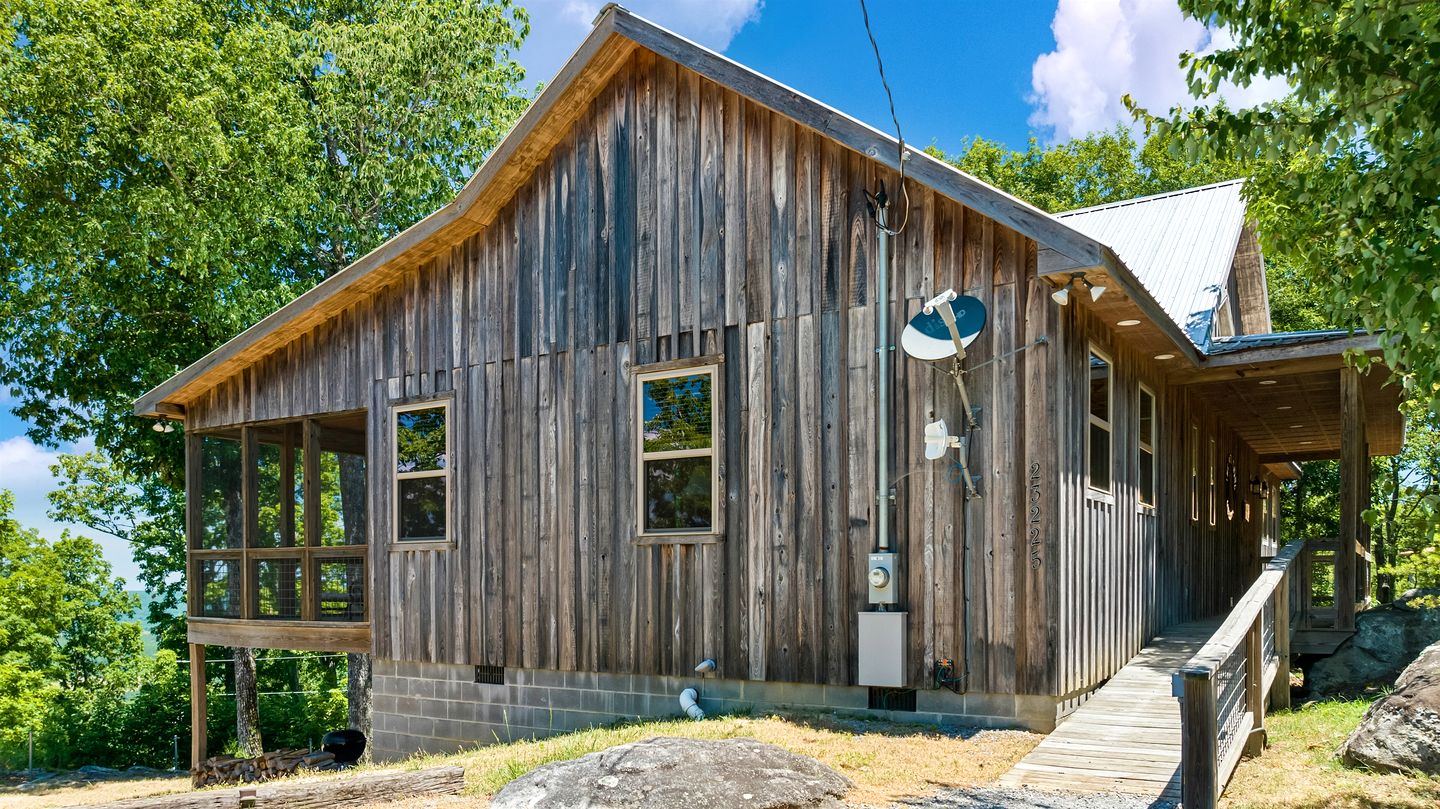 Sundance Rock -Majestic Cottage with Open Living Spaces and Views in Mentone, Alabama