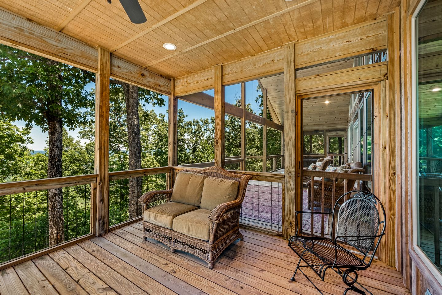 Sundance Rock -Majestic Cottage with Open Living Spaces and Views in Mentone, Alabama